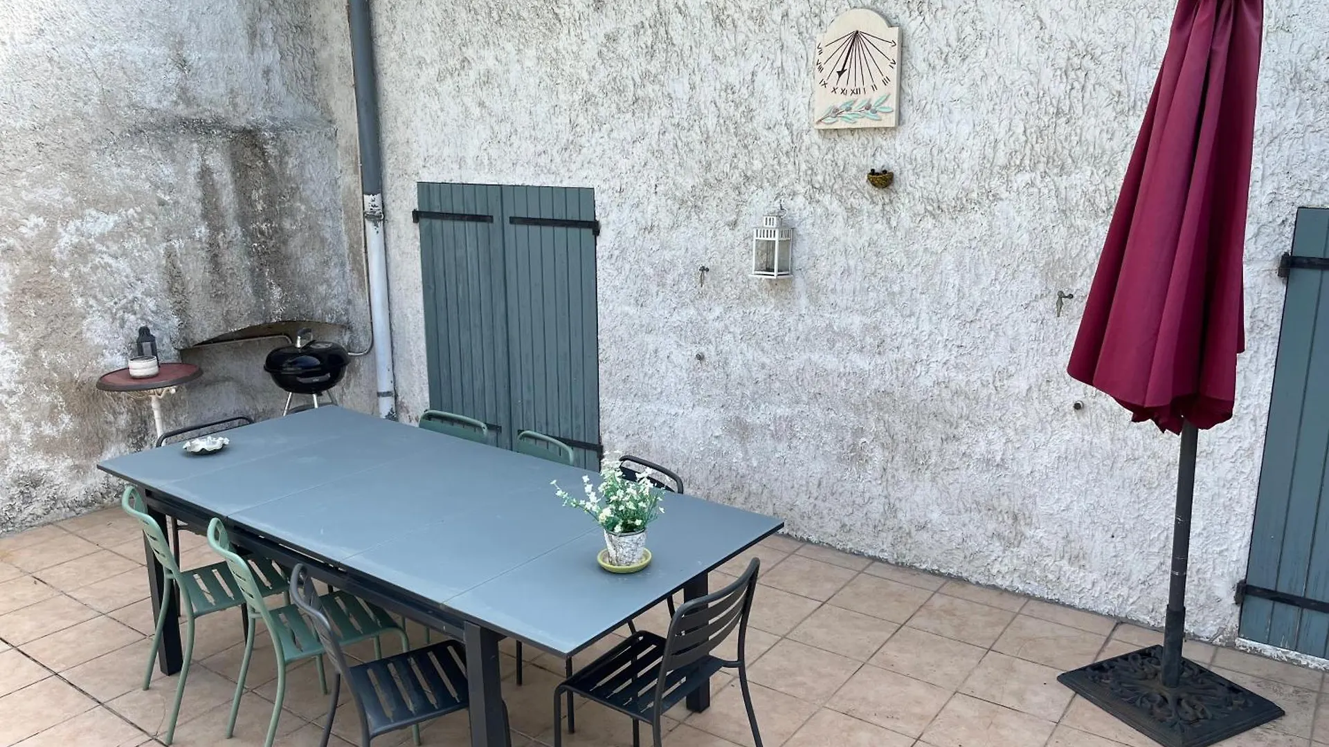 Appartement Le Charles IX à Roussillon  0*, Roussillon (Isere) France